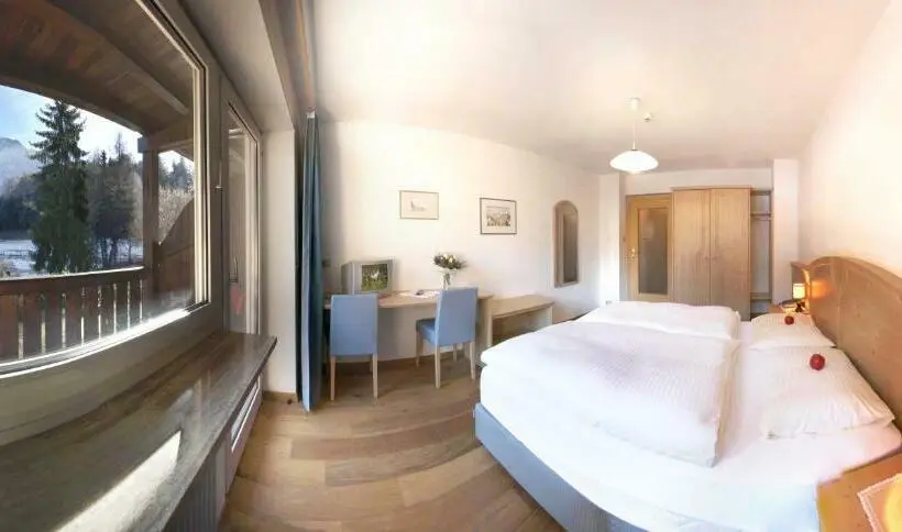 Standard-huone Parveke, & Appartements Perwanger