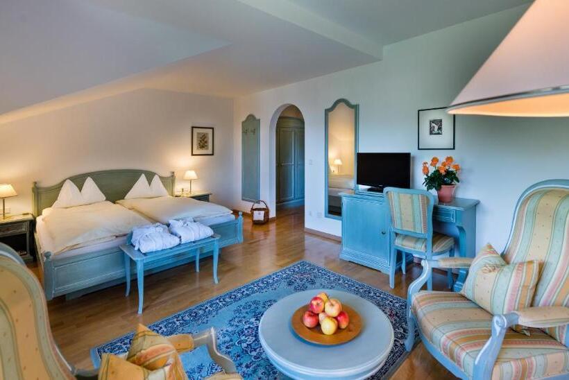 带阳台的豪华间, & Appartements Perwanger