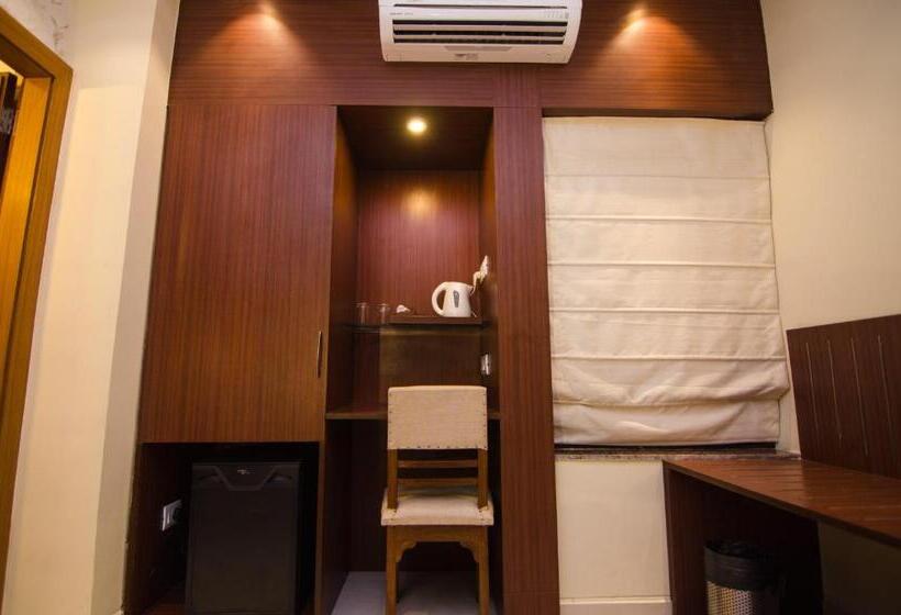 デラックスルーム, Aura