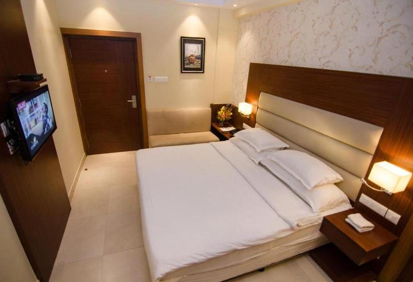 デラックスルーム, Aura