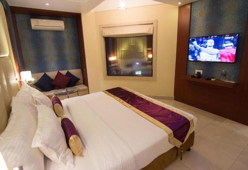 ファミリールーム, Aura