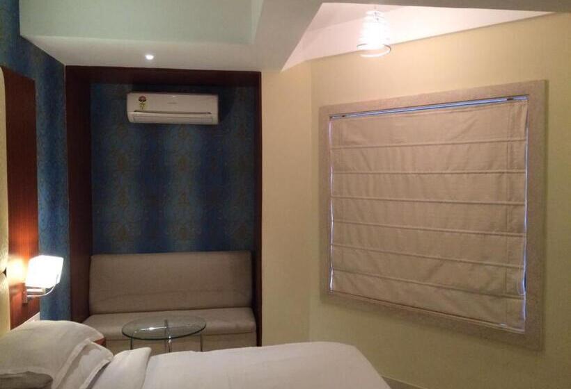 ファミリールーム, Aura