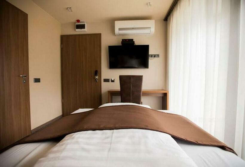 Номер Стандарт, Pole Position Beach