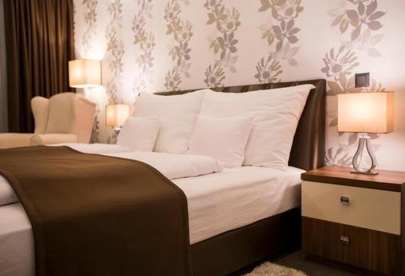 Номер Стандарт, Pole Position Beach