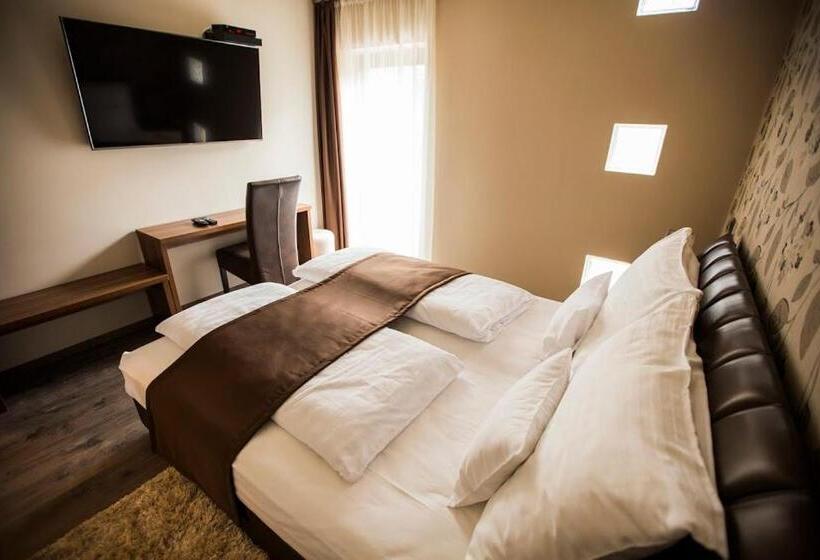 Номер Стандарт, Pole Position Beach