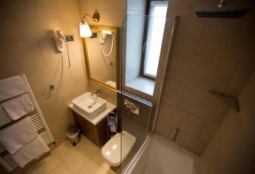 Семейный Номер, Pole Position Beach