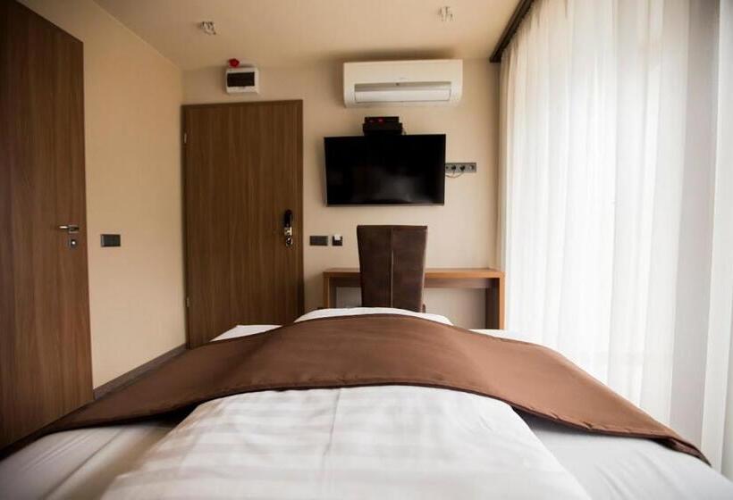 Номер Стандарт Кровать Кинг Адаптированный для Инвалидов, Pole Position Beach