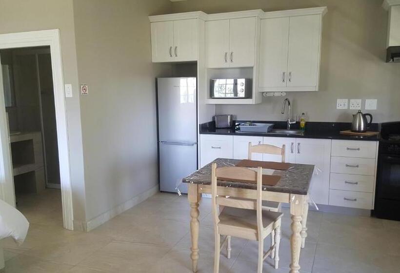 בקתת חדר, The Baths Natural Hot Springs