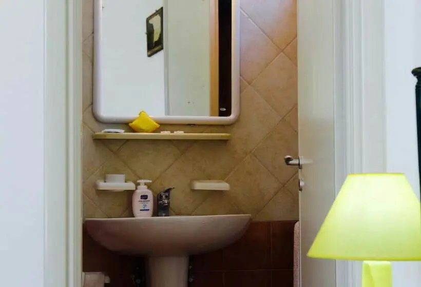 Habitació Triple Estàndard, Amoru Bed & Breakfast