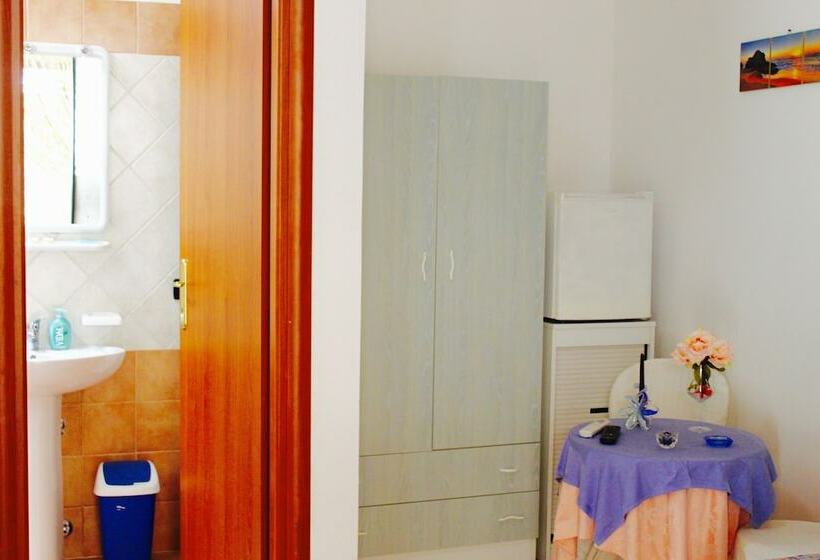 Triple Room Sea View, Amoru Bed & Breakfast