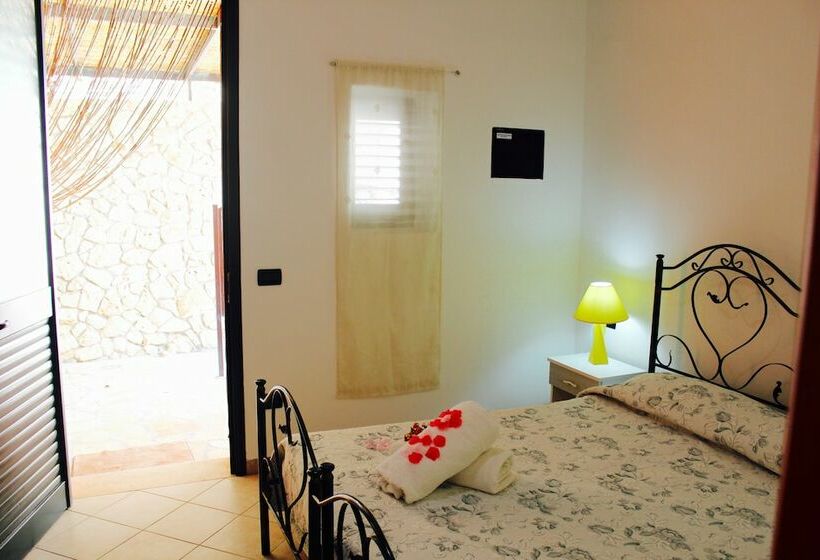 Triple Room Sea View, Amoru Bed & Breakfast