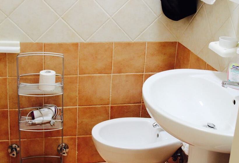 غرفة قياسية ثلاثية, Amoru Bed & Breakfast