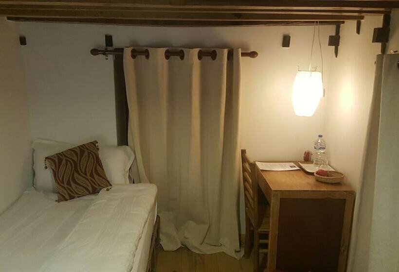 اتاق استاندارد یک نفره, Boutique Heritage Home