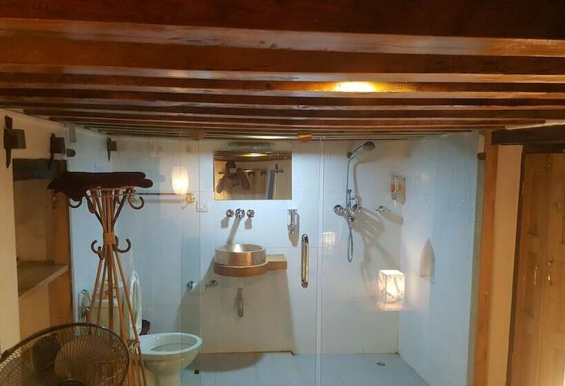 اتاق استاندارد یک نفره, Boutique Heritage Home