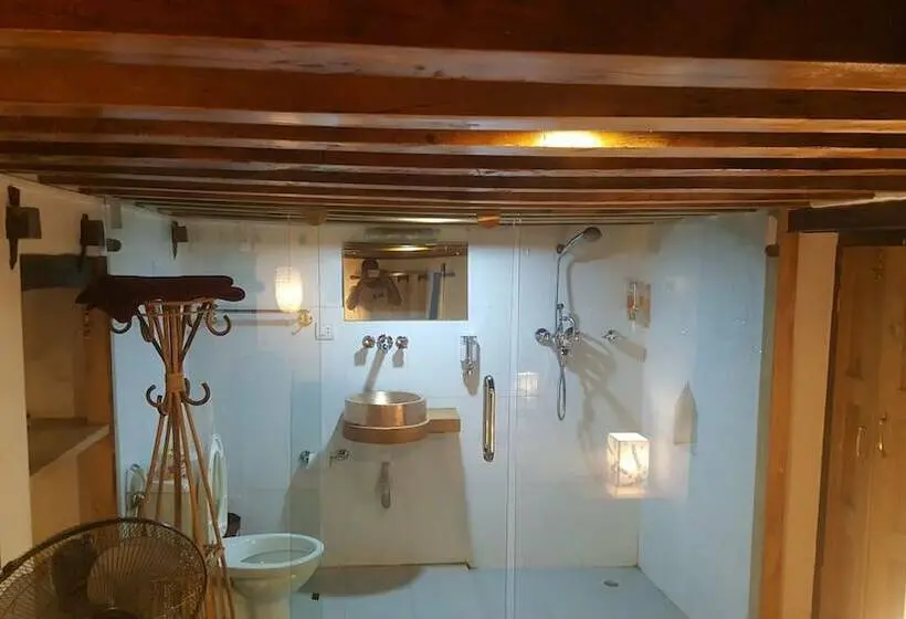 اتاق استاندارد یک نفره, Boutique Heritage Home