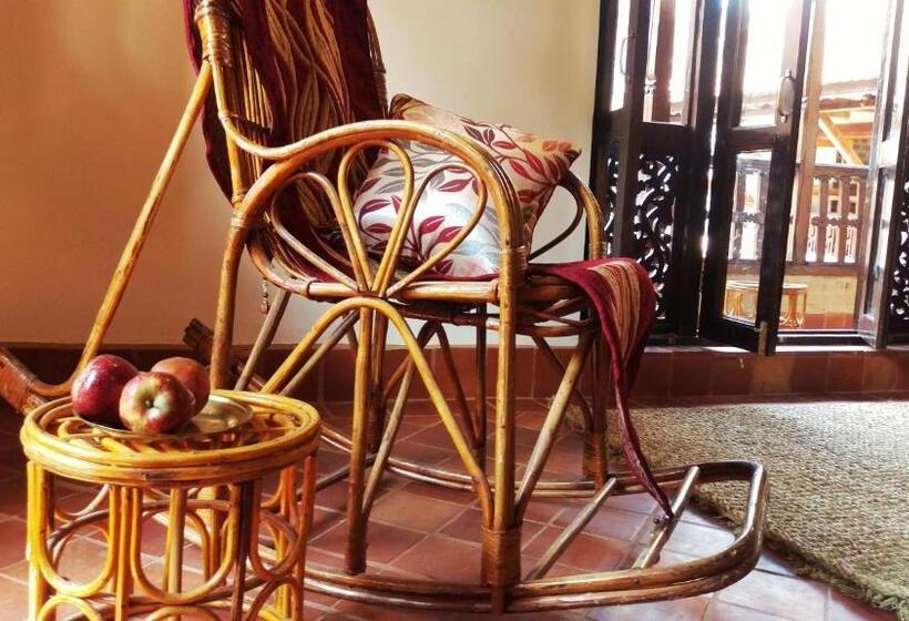 اتاق لوکس با تخت بزرگ, Boutique Heritage Home