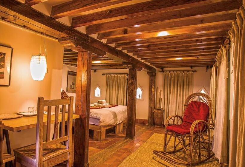 اتاق لوکس با تخت بزرگ, Boutique Heritage Home