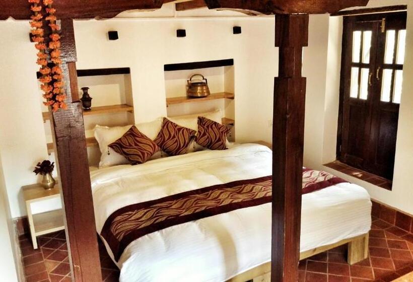 اتاق لوکس با تخت بزرگ, Boutique Heritage Home