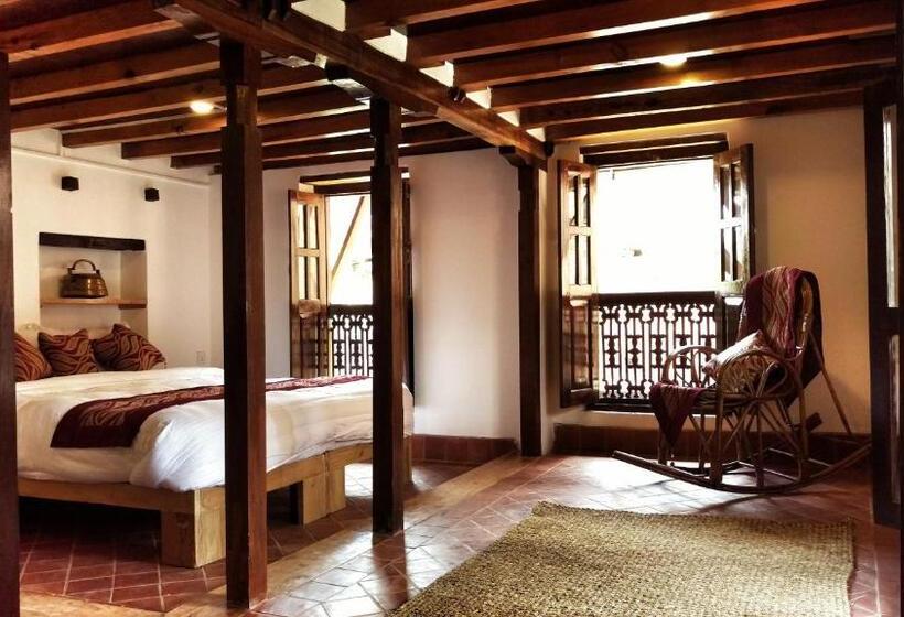 اتاق لوکس با تخت بزرگ, Boutique Heritage Home