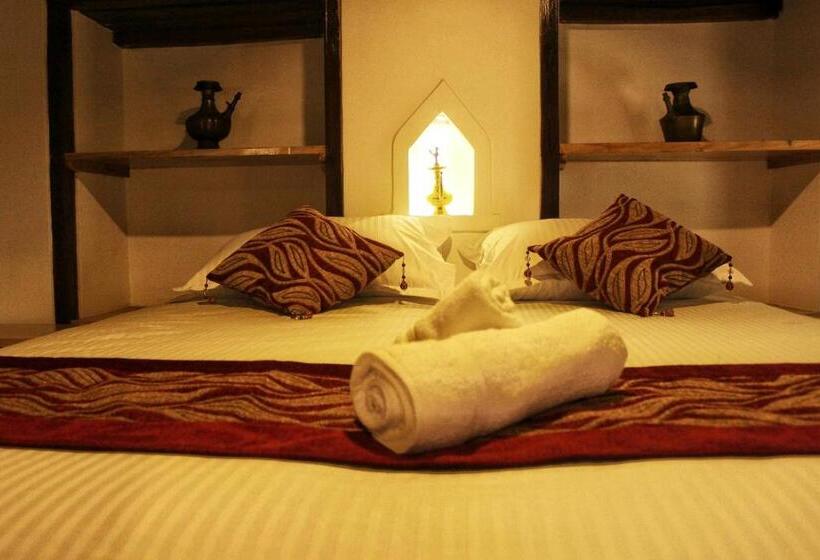 اتاق لوکس با تخت بزرگ, Boutique Heritage Home