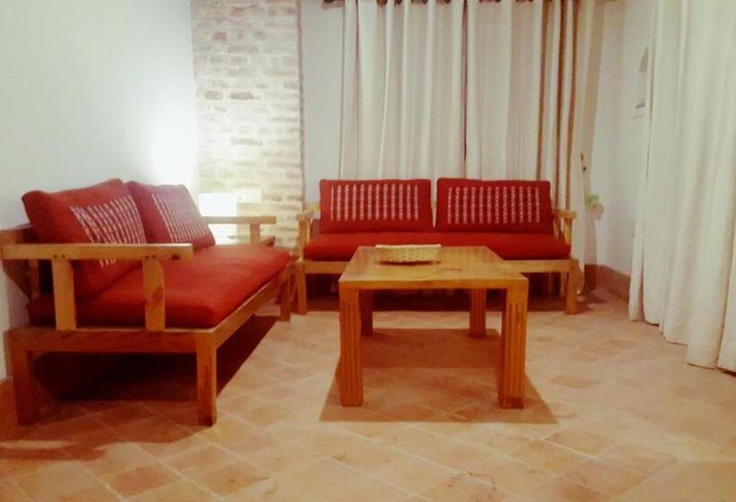 1 Bedroom Penthouse Apartment, Boutique Heritage Home