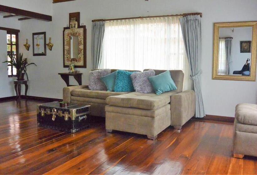 キングサイズベッドのデラックススイート, Hacienda El Pinar Del Viento