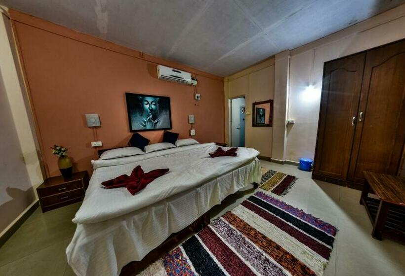 디럭스 트리플 룸, Shiva Cottages