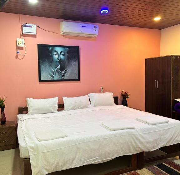 חדר דלוקס לשלושה, Shiva Cottages