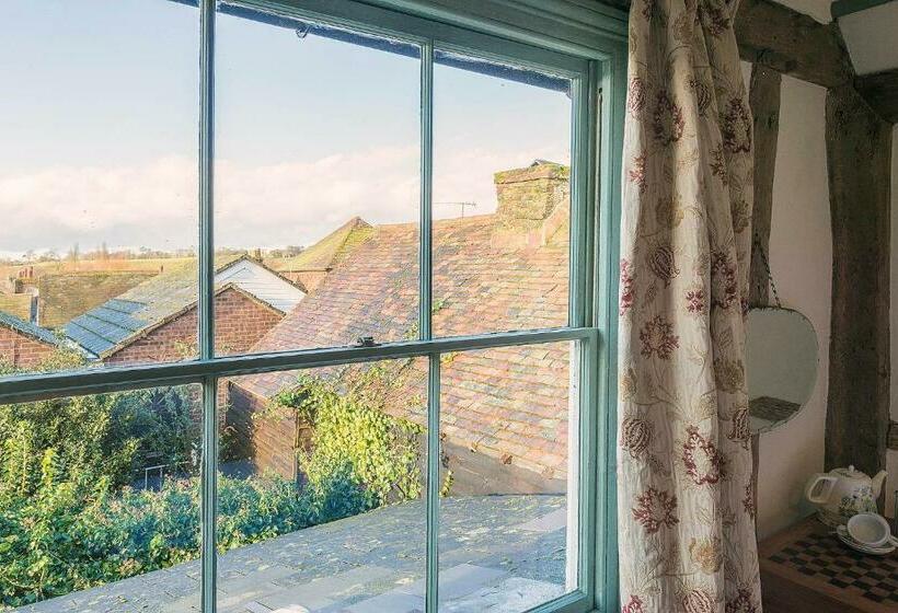 اتاق استاندارد, The Standard Inn