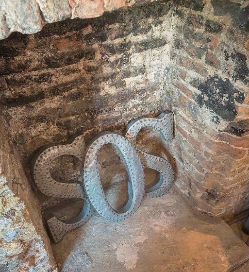 اتاق استاندارد, The Standard Inn