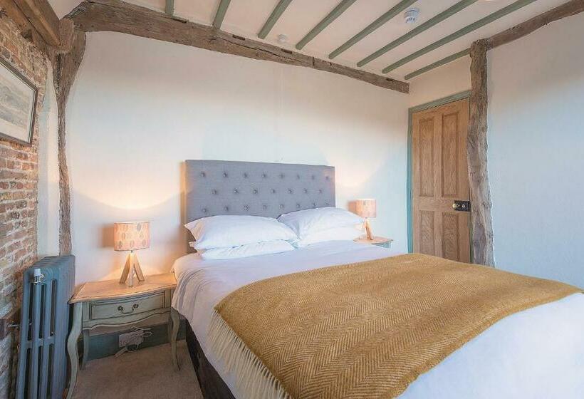 اتاق استاندارد, The Standard Inn