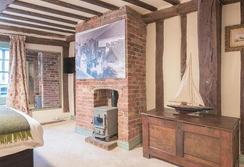 اتاق استاندارد, The Standard Inn