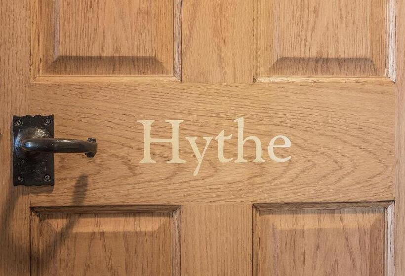 اتاق استاندارد, The Standard Inn