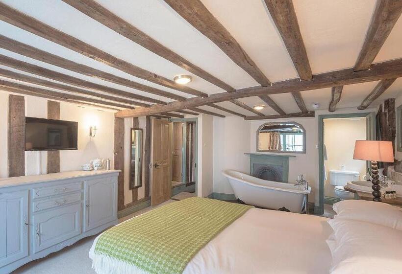 اتاق لوکس, The Standard Inn