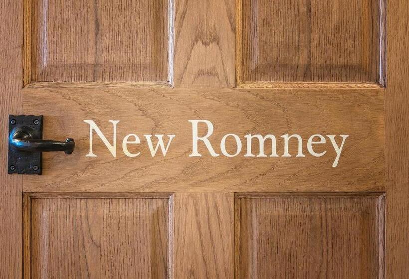 اتاق لوکس, The Standard Inn