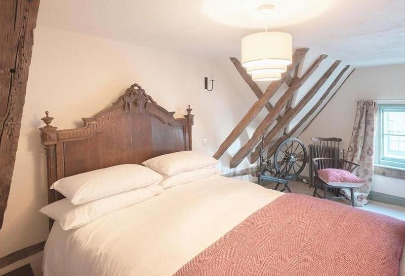 اتاق لوکس, The Standard Inn