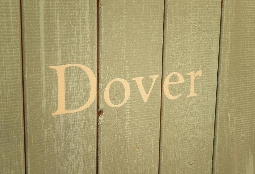 اتاق لوکس, The Standard Inn