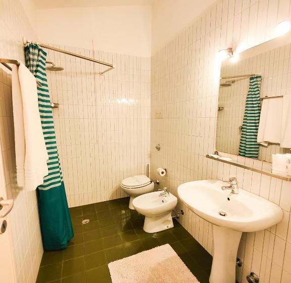 اتاق استاندارد سه نفره, Albergo B&b Tenesi