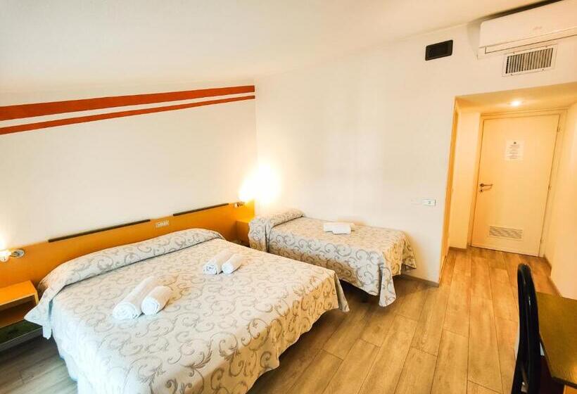 اتاق استاندارد سه نفره, Albergo B&b Tenesi