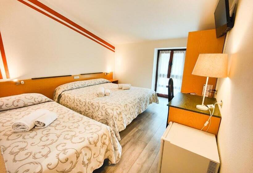 스탠다드 트리플 룸, Albergo B&b Tenesi
