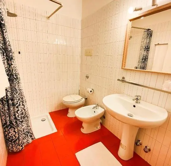 اتاق استاندارد چهار تخته, Albergo B&b Tenesi