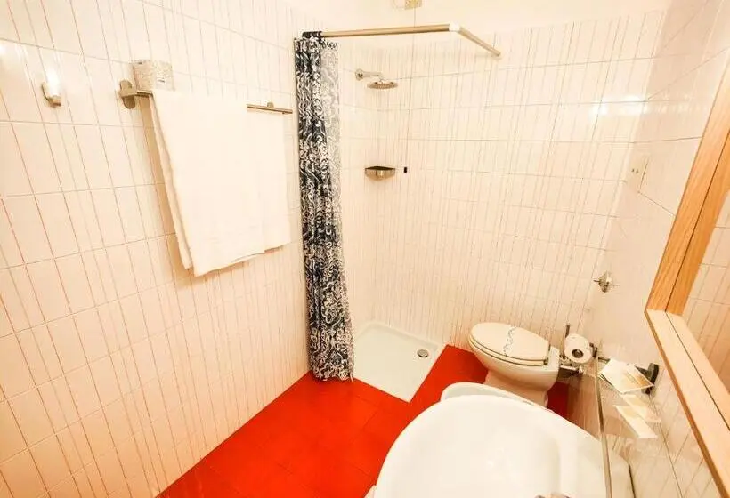اتاق استاندارد چهار تخته, Albergo B&b Tenesi