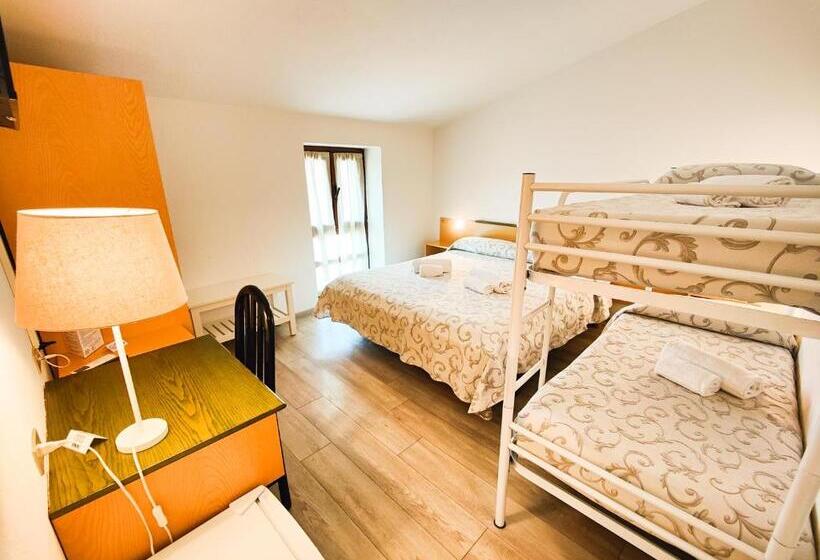 4인용 스탠다드 룸, Albergo B&b Tenesi