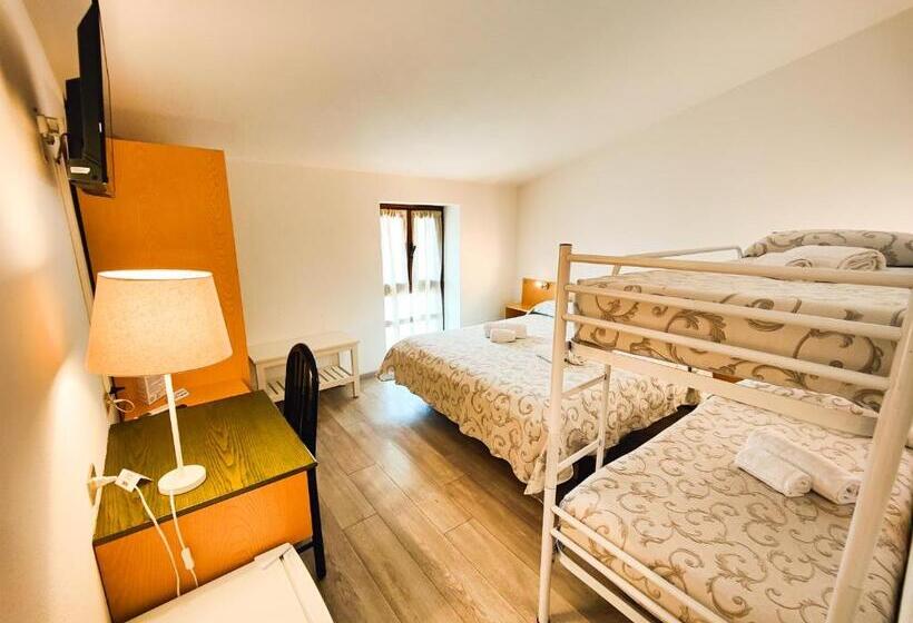 スタンダード4人部屋, Albergo B&b Tenesi