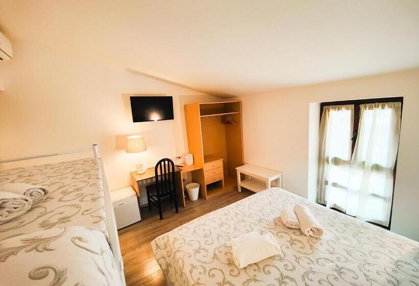 اتاق استاندارد چهار تخته, Albergo B&b Tenesi