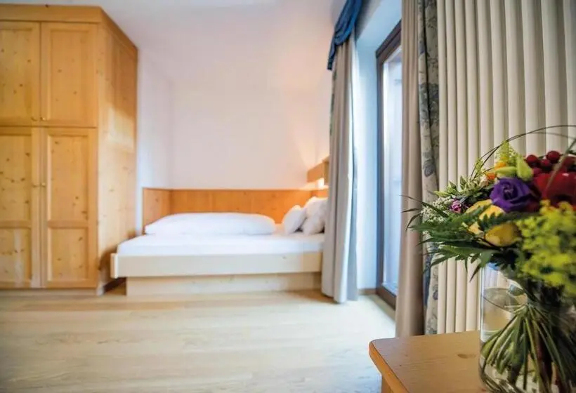 Standard Yhden Hengen Huone Parveke, Condor