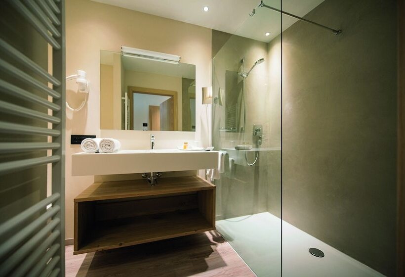 غرفة سوبيريور رباعية, Condor