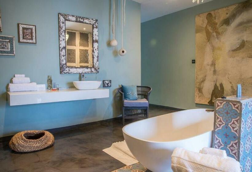 اتاق استاندارد با چشمانداز باغ, Latitude 13 Degrees