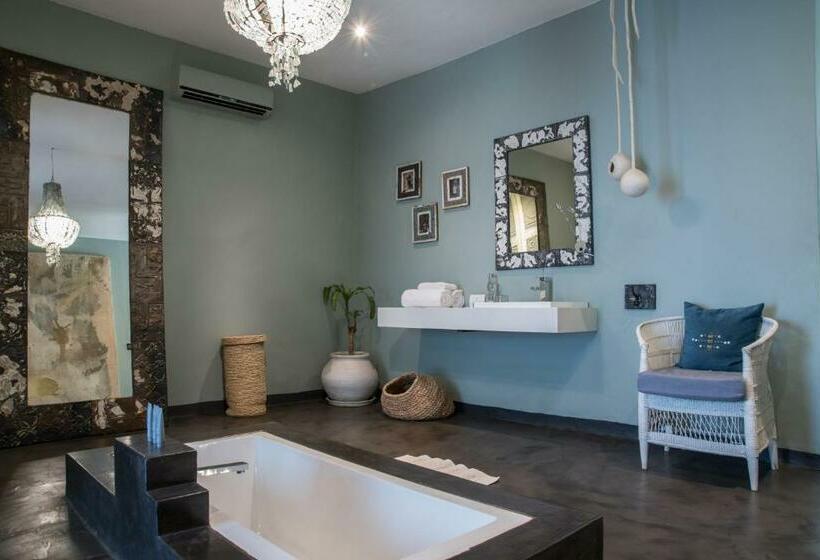 اتاق استاندارد با چشمانداز باغ, Latitude 13 Degrees