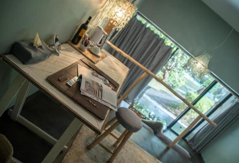 اتاق استاندارد با چشمانداز باغ, Latitude 13 Degrees